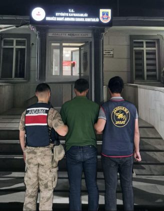 JASAT dedektifleri aranan hükümlüleri yakaladı