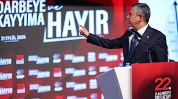 CHP kurultayında Özgür Özel yeniden Genel Başkan seçildi