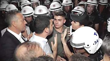 CHP İl binası önünde gerilim