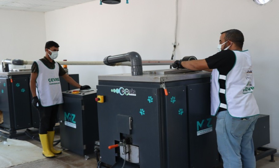 Organik atıklar dönüştürülerek barınaklardaki can dostlara umut oluyor