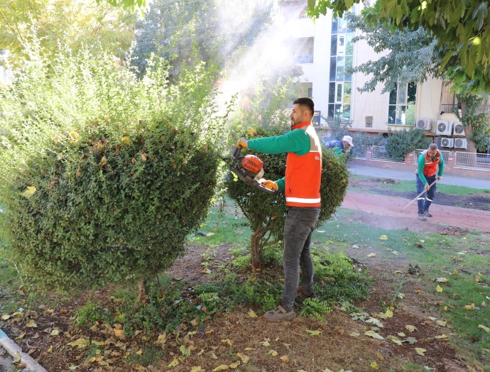 Haliliye’de parklar yenileniyor, ilçe güzelleşiyor
