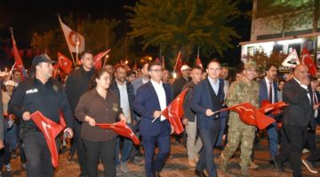 Siverek’te Cumhuriyet Kutlamaları Fener Alayı’yla Devam Etti