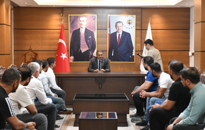 Umuda açılan kapıdan girenler Vali Şıldak ile görüştü