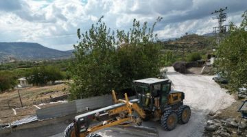 Siverek Belediyesi kırsalda yol yapım çalışmalarını sürdürüyor