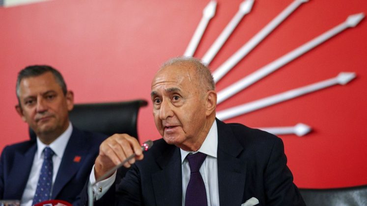 CHP eski Genel Başkanı Hikmet Çetin yoğun bakıma alındı