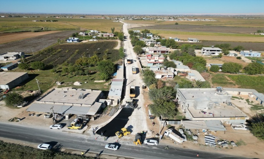 İmam Bakır Türbesinin yoluna yakıyır asfalt çalışması