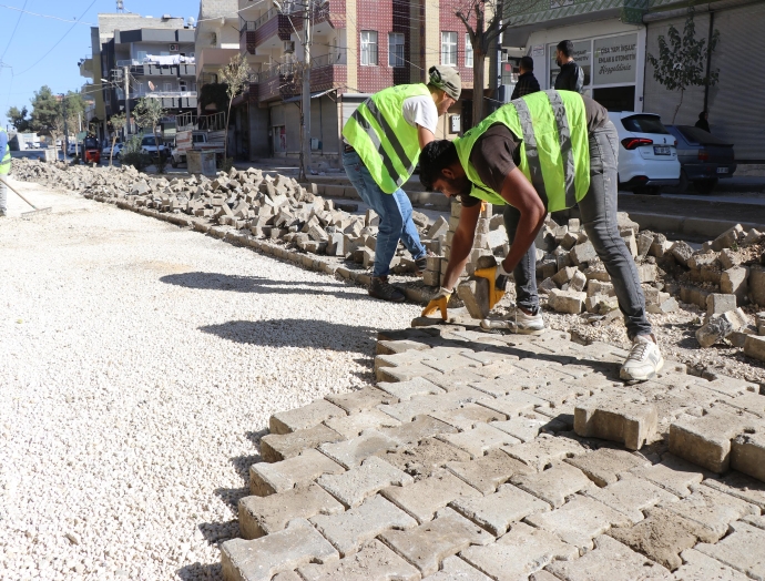 Haliliye Belediyesi ilçe genelinde yol çalışmalarını aralıksız sürdürüyor