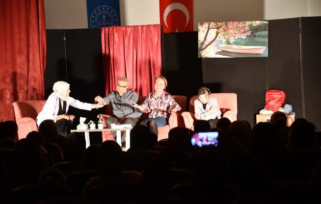 Siverek’te “Sessiz Çığlık” tiyatro oyunu izleyicilerden yoğun ilgi gördü