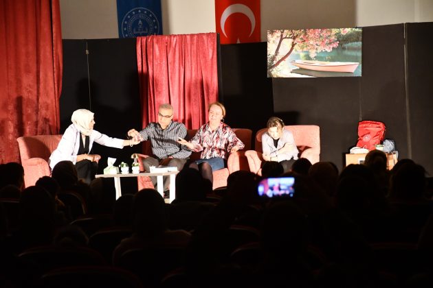 Siverek’te “Sessiz Çığlık” tiyatro oyunu izleyicilerden yoğun ilgi gördü