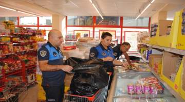 Şanlıurfa’da zabıta ekiplerinden zincir marketlere sıkı denetim
