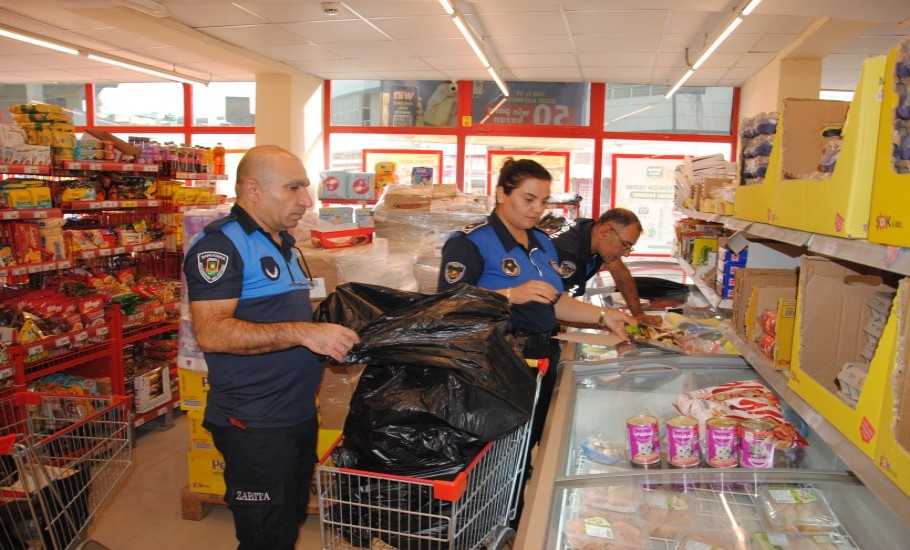 Şanlıurfa’da zabıta ekiplerinden zincir marketlere sıkı denetim