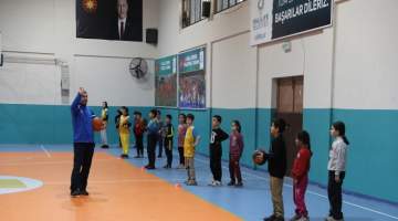 Basketbol ve Voleybol kursları Haliliye’de yoğun ilgi görüyor