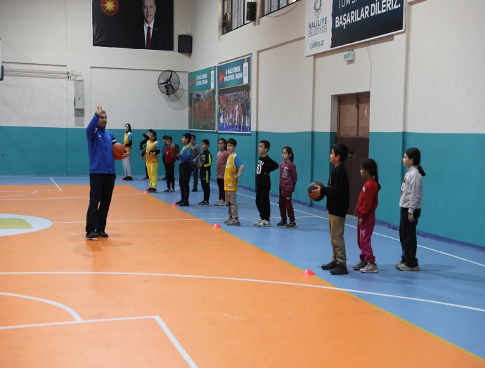 Basketbol ve Voleybol kursları Haliliye’de yoğun ilgi görüyor