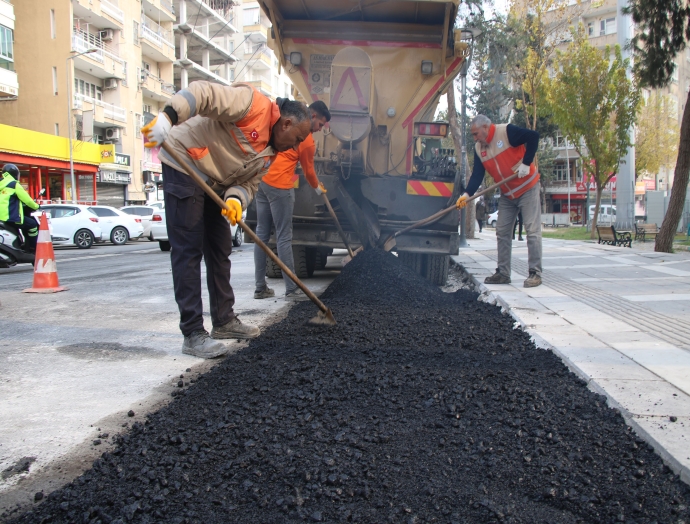 Haliliye’de ekipler sahada yolları yeniliyor