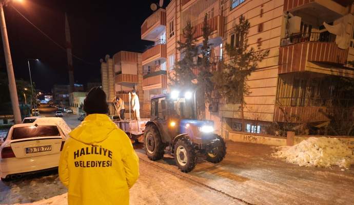 Haliliye’de kar mesaisi aralıksız sürüyor
