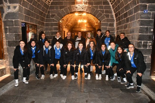 Siverek Belediyesi’nden Ağrı’nın Kız Futbol Takımına Anlamlı Destek