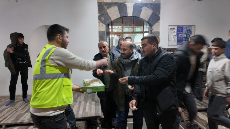 Siverek Belediyesi’nden Regaip Kandili ikramı