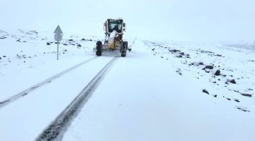 Siverek Belediyesi karla mücadele çalışmalarını aralıksız sürdürüyor