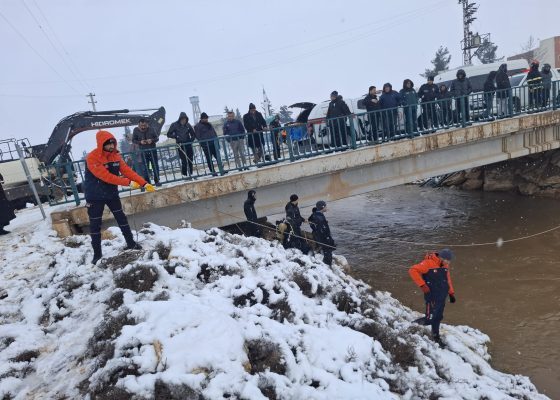 Harran ilçesinde Sulama Kanalına Araç Düştü