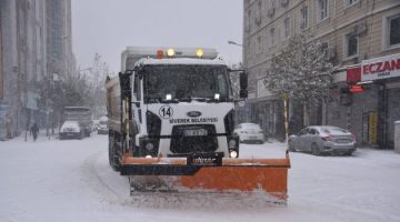 Siverek Belediyesi Karla Mücadele Çalışmalarını Aralıksız Sürdürüyor
