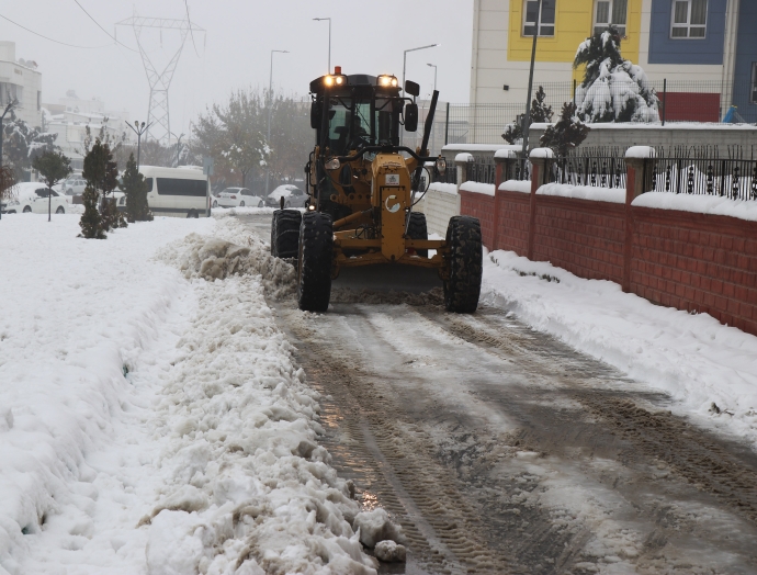 Haliliye Belediyesinden karla mücadelede kesintisiz hizmet