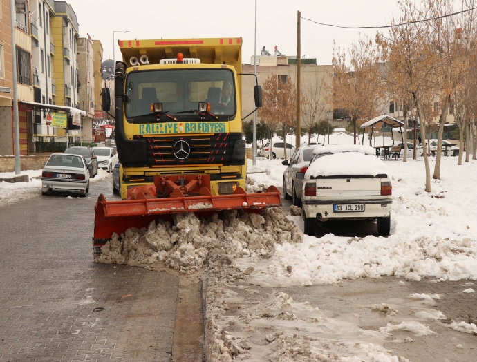 Haliliye Belediyesi karla mücadelede çalışmaları aksatmadan sürdürüyor