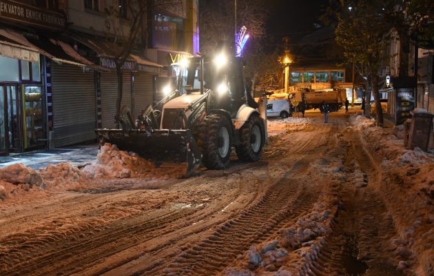 Siverek Belediyesi’nden Kar Temizleme Seferberliği