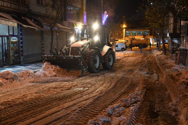 Siverek Belediyesi’nden Kar Temizleme Seferberliği