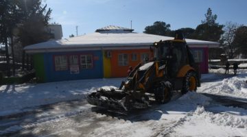 Siverek’te Karla Mücadele Gece Gündüz Demeden Sürüyor
