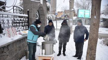 Siverek’te sabahın erken saatlerinde sıcak çorba ikramı