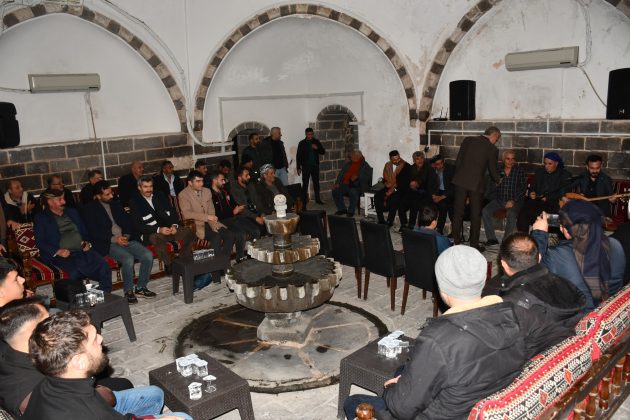 Siverek’te dengbejler tarihi hamamda haykırdı