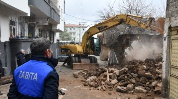 Siverek’te metruk evin yıkımı gerçekleştirildi