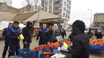 Siverek zabıtasından semt pazarında etiket ve tartı denetimi