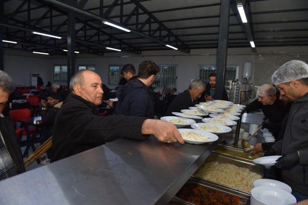 Başkan Bucak: “İftar yemeklerini artık Siverek Belediyesi sağlıyor”