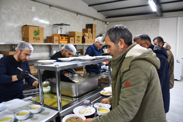 Siverek’te Millet Lokantaları Vatandaşların Takdirini Topluyor