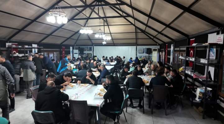 Eyyübiyeliler Aynı Sofrada Aynı Duada Buluşuyor