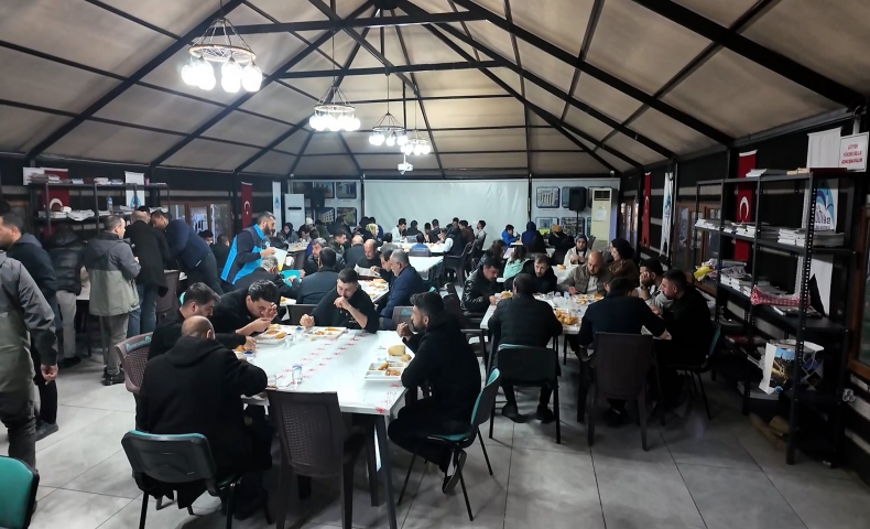 Eyyübiyeliler Aynı Sofrada Aynı Duada Buluşuyor