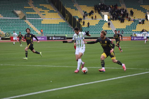 Şanlıurfaspor kendi evinde Ankaragücü ile 2-2 berabere kaldı