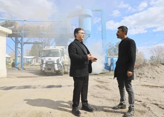 Siverek Belediyesi 12 yıl aradan sonra yeniden asfalt üretimine başladı