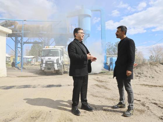 Siverek Belediyesi 12 yıl aradan sonra yeniden asfalt üretimine başladı